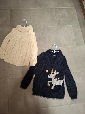 2 Mädchenpullis 110/116 und 122 - Bild 1 von 4