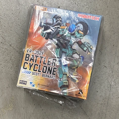JUN218222: B2FIVE ROBOTECH SCOTT VR-052F BATTLER CYCLONE 1/28 Action Figure Cover