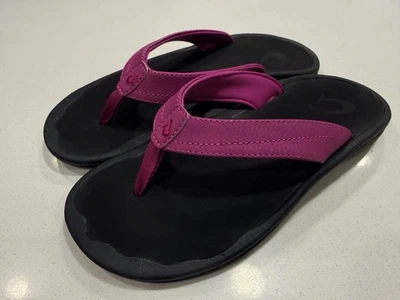 Olukai Women’s Ohana Thong Sandals Orchid Flower / Black Size 7 US MSRP $80 - Image 1 of 4