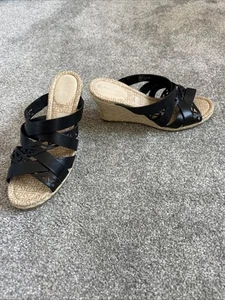 Sandalias de cuña Rockport. Deslizable con parte superior de tiras de cuero negro. Talla 5. NUEVO - Imagen 1 de 12