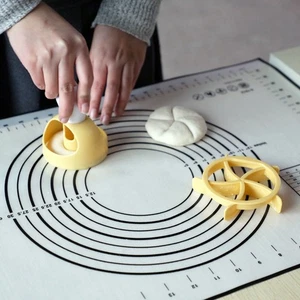 Effortless DIY Desserts Bread Cutter Donut Maker with Comfortable Handle - Picture 1 of 12