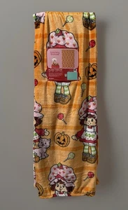 !TikTok Viral! Orange Strawberry Shortcake Halloween Throw 🎃 - Picture 1 of 3