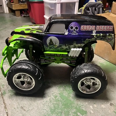 SUPER RARE HUGE 1:6 2003 Tyco 27 Mhz Grave Digger R/C MONSTER TRUCK See Desc - Image 1 of 4