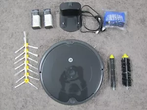 iRobot Roomba 694 WiFi Connected Robot Vacuum Cleaner (Complete Kit) - Picture 1 of 8
