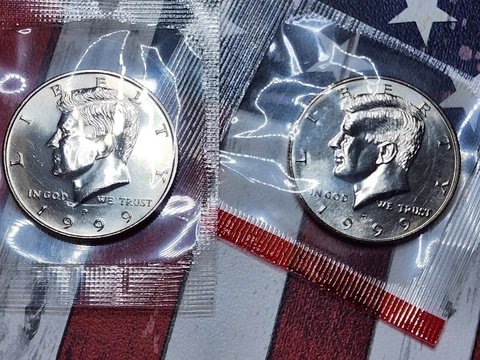 1999 P & D KENNEDY HALF DOLLAR SET  (2 COINS)  *MINT CELLO*   **FREE SHIPPING** Cover