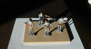 THE BEATLES PLASTIC FIGURES 4 PIECES JOHN, PAUL GEORGE AND RINGO - Picture 1 of 5