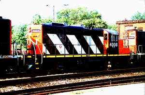 ORIGINAL KODACHROME SLIDE CANADIAN NATIONAL GP-9M #4008 BRANTFORD, ONT JUNI 1982 - Bild 1 von 1