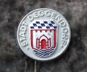 Vintage Stadt Deggendorf West Germany Official Heraldic City Crest Pin Badge - Picture 1 of 2
