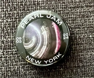 PEARL JAM BUTTON PIN MSG NYC 3.9.2024 MADISON SQUARE GARDEN NEW YORK EVENT - Bild 1 von 2