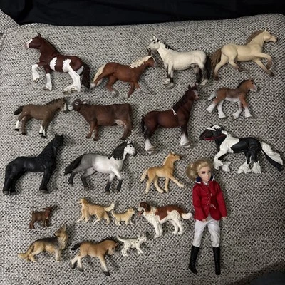 Lote de 20 figuras de animales Schleich caballos, perros, perros, terneros, niñas lote Foto 1 de 4