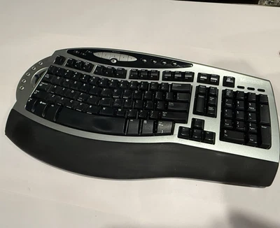 Microsoft Wireless Comfort Keyboard - Image 1 of 2