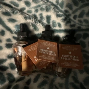 NEW Bath Body Works HONEYSUCKLE Refills 3 WALLFLOWERS Bulb PEACH SPRITZ Lot - Picture 1 of 1
