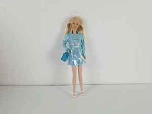 Used VTG 1991 Blonde Barbie W/ Fashion Avenue Boutique Iridescent Blue #18126 - Picture 1 of 12