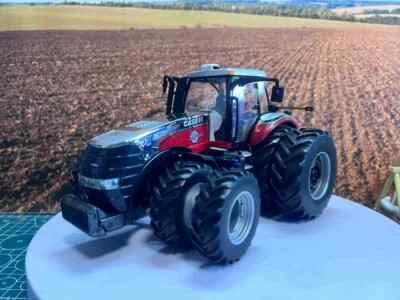 1/32 Case IH International Magnum 370 Tractor 2012 Farm Show DieCast by ERTL - Image 1 of 4