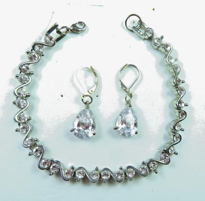 Conjunto de joyería pulsera y pendientes de circonita cúbica de plata Foto 1 de 4
