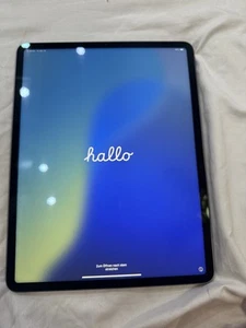 iPad Pro 12.9 5th Gen Space Gray 128GB Wi-Fi only Small Scratch / Chip - Picture 1 of 14