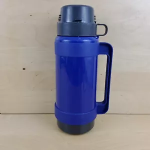 THERMOS MONDIAL FIASCHETTA 1 LITRO BLU E 1 TAZZA BEVANDE CALDE SOTTOVUOTO ISOLAMENTO TERMICO - Foto 1 di 9