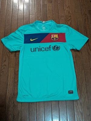 Kit/camisa de futbol 2010 2011 Nike FC Barcelona Andres Iniesta - Tamanho P - Imagem 1 de 4
