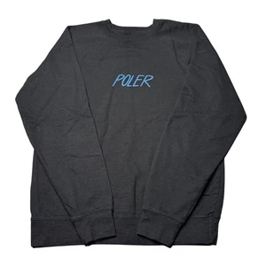 Poler Camp Vibes schwarzes Sweatshirt mit Rundhalsausschnitt Herren klein Baumwolle Poly Logo Grafik - Bild 1 von 4