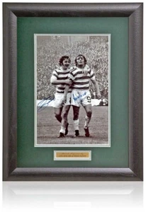 Fotografía firmada a mano de 12x8"" de las leyendas celtas de Dixie Deans y Lou Macari con certificado de autenticidad - Imagen 1 de 4