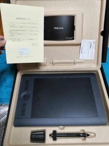 Wacom PTH-651 Intuos Pro mittlerer Stift & Touch Tablet mit ACK-40401 Wireless Kit - Bild 1 von 14