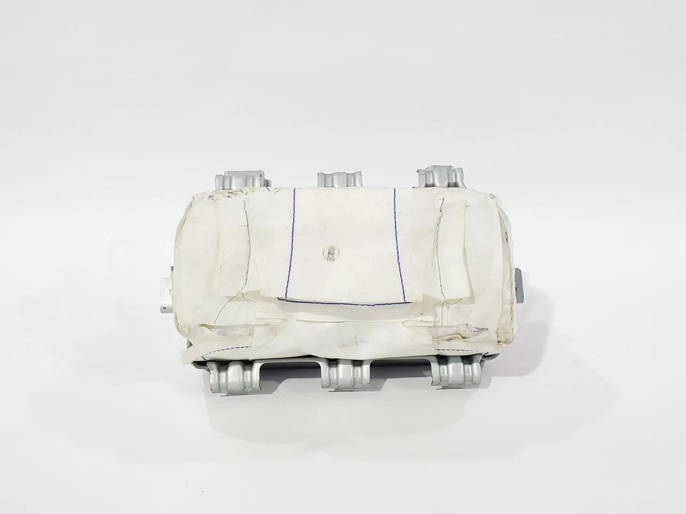 2006 年马自达 Miata 原始设备制造商乘客仪表板 0080.P1.10.0029 — 第 1/4 张图片