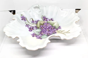 Plato de caramelo vintage pintado a mano con bordes festoneados florales firmado - Imagen 1 de 6
