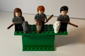 VTG Lego Harry Potter Minifigures Lot (3) Hagrid’s Hut #4738 Harry Ron Hermione - Picture 1 of 11