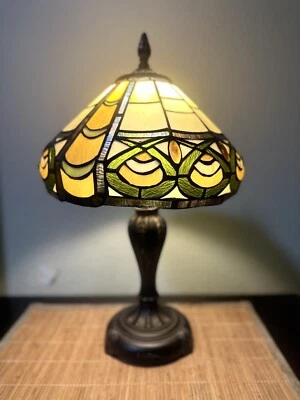 Lámpara de mesa Dale Tiffany vitral metal piedra de campo redonda bronce vintage Foto 1 de 4