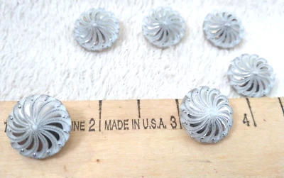 6 hermosos botones espirales vintage victorianos de vidrio blanco con leche pintados en plata B52 Foto 1 de 4