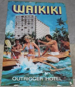 POSTER VINTAGE ORIGINALE WAIKIKI OUTRIGGER HOTAL HAWAII ANNI '70 - Foto 1 di 8