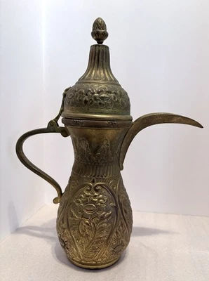 Tetera de café Dallah de latón árabe islámico de colección diseño de flores de 13” de alto Foto 1 de 4