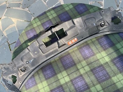 Mercedes-Benz CL 550 W216 C216 Upper Radiator Clip Support - Image 1 of 4