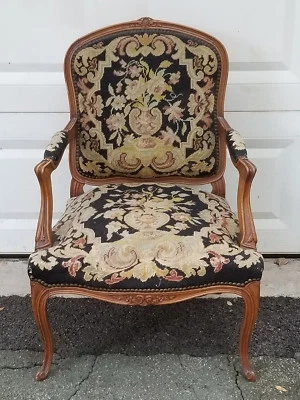 ANTIQUE 19c LOUIS XV STYLE WALNUT FAUTEUIL A LA REINE NEEDLE POINT SEAT ARMCHAIR - Image 1 of 4