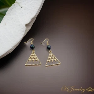 Mauna Kea Pearl Dangle Earrings, Triangle Dangle earrings - Picture 1 of 2