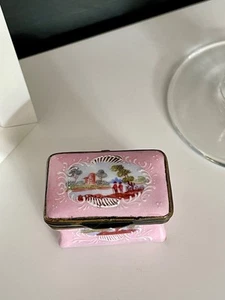 18th Century Pink Staffordshire Enamel Patch Snuff Box With River Scenes - Picture 1 of 20