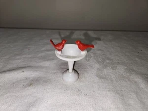 Bagno per uccellini vintage Plasticville calibro O con uccellini - Foto 1 di 7