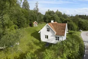 Haus mit altem Charme mit Bootsliegeplatz, 68000 m2 Grundstück mit Jagdrechten - Bild 1 von 5
