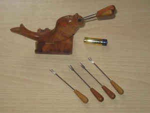 Fisch Figur - 6 Cocktailgabeln mit Halter in Fischform Holz 60er/70er - Bild 1 von 6