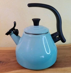 Le Creuset Chrysenth Turquoise Hombre Whistling Tea Kettle 1.6 US Quart Enamel - Picture 1 of 5