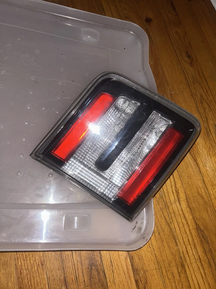 2014 GMC Acadia左驱动器侧尾灯组件 — 第 1/1 张图片