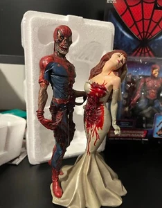 MARVEL MILESTONES ZOMBIE SPIDER-MAN & MARY JANE WEDDING STATUE #540 Box And COD - Picture 1 of 9