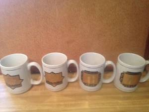 State Of Washington 4er Set Gold Intarsien groß Kaffeebecher Tassen Kojoten Bären neuwertig - Bild 1 von 3