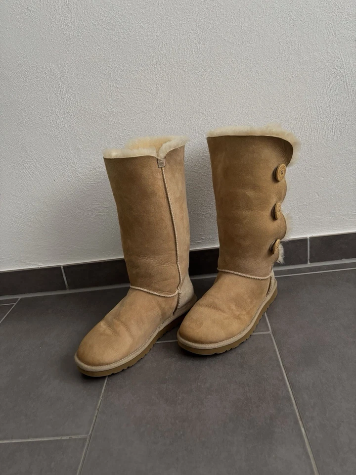Original UGG Bailey Button Triplet Boots Winterstiefel Echtleder - Bild 1 von 4
