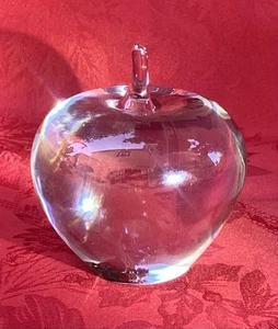 "Pisapapeles manzana cristalino/Suecia firmado de colección, 4""x 3,75"" usado en excelente estado" - Imagen 1 de 6