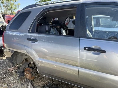 Kia Sportage LX 2007 2,7 L V6 4X4 pasajero trasero puerta derecha acero plateado (S4) fabricante de equipos originales Foto 1 de 3