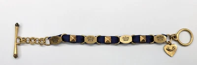 Pulsera Juicy Couture Corona Logo Corazón Dije Tono Dorado Cinta Azul Palanca 7.5" Foto 1 de 4