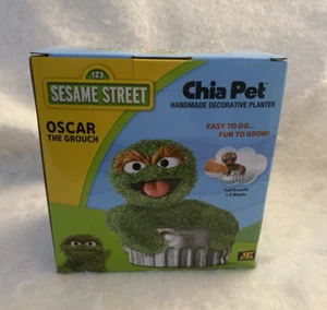 Brand New In Box Chia Pet Oscar The Grouch Sesame Street Decorative Planter - Foto 1 di 6