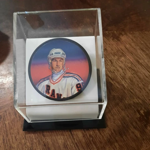 1996 Wayne Gretzky Litho Puck NYR, NHL, NHLPA new Vintage Hockey Puck and Case Cover