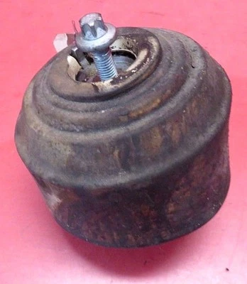 2006-2008 MERCEDES-BENZ CLS500 W219 OEM LEFT ENGINE MOUNT ANCHOR - Image 1 of 4